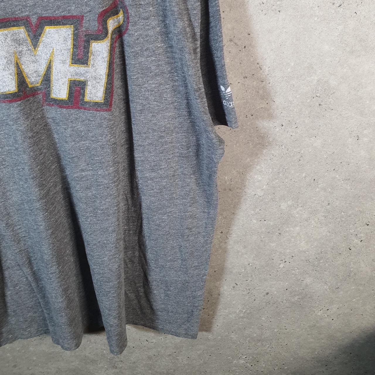 Vintage Adidas Trefoil Miami Heat Retro T Shirt Men’s XL Grey NBA Three Stripes Logo