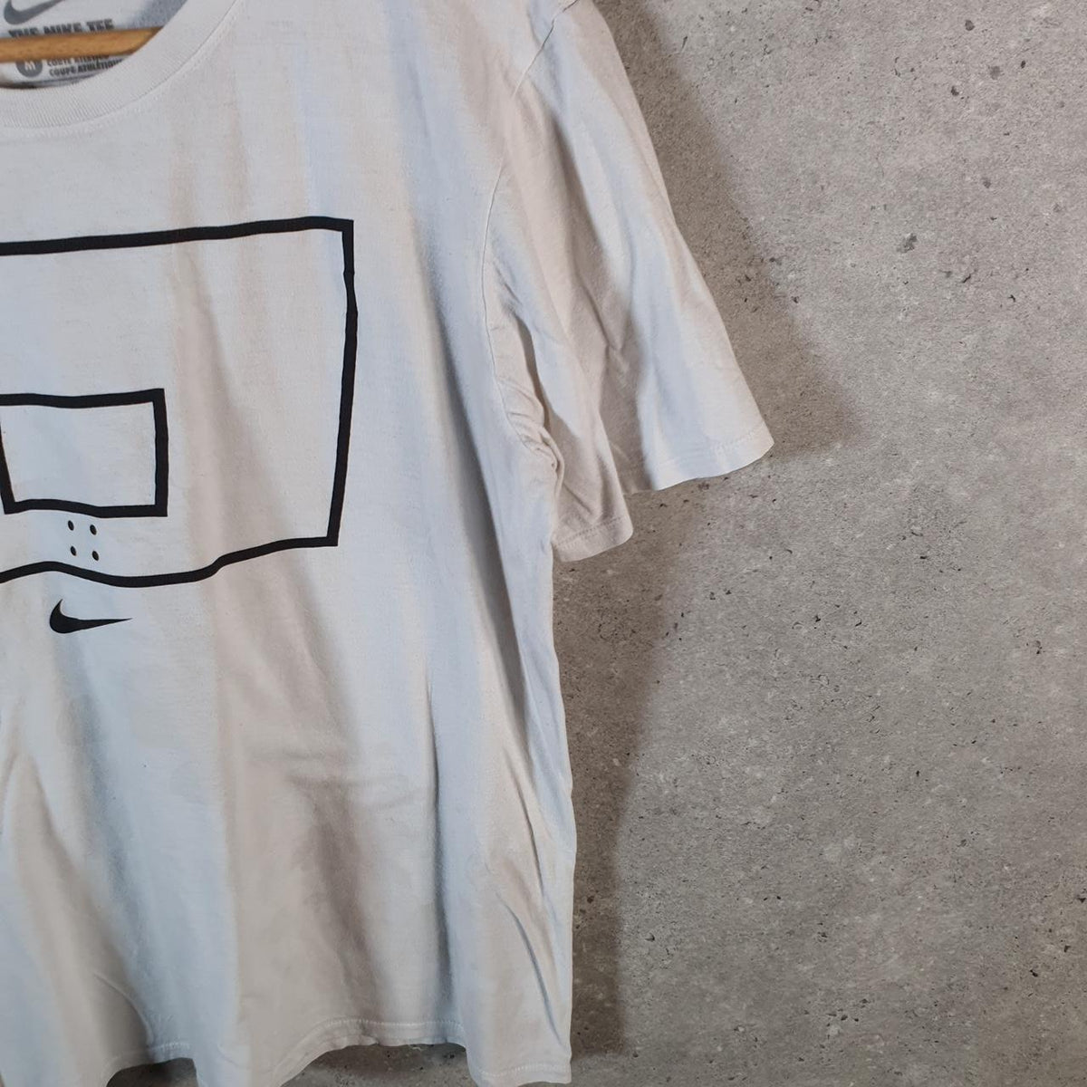 Vintage Nike Graphic T Shirt Men’s Medium White Logo Swoosh Loose Fit Athletic