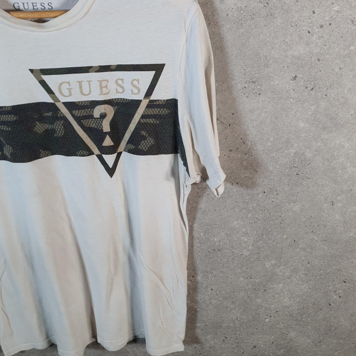 Vintage Guess Spellout Graphic T Shirt Men’s Medium White Casual Sports Logo Athletic