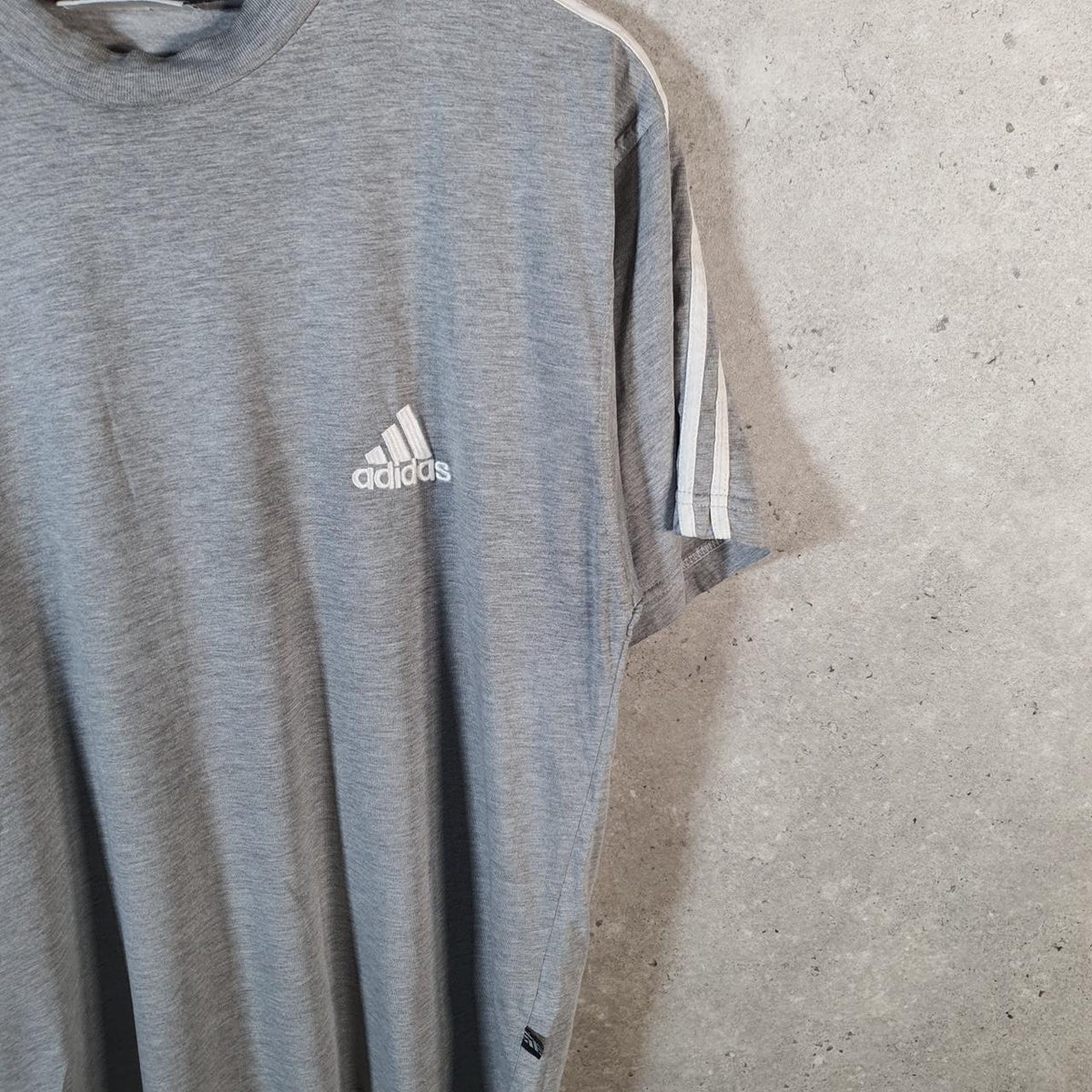 Vintage Adidas 90s USA T Shirt Men’s Medium Grey Three Stripes Logo Athletic