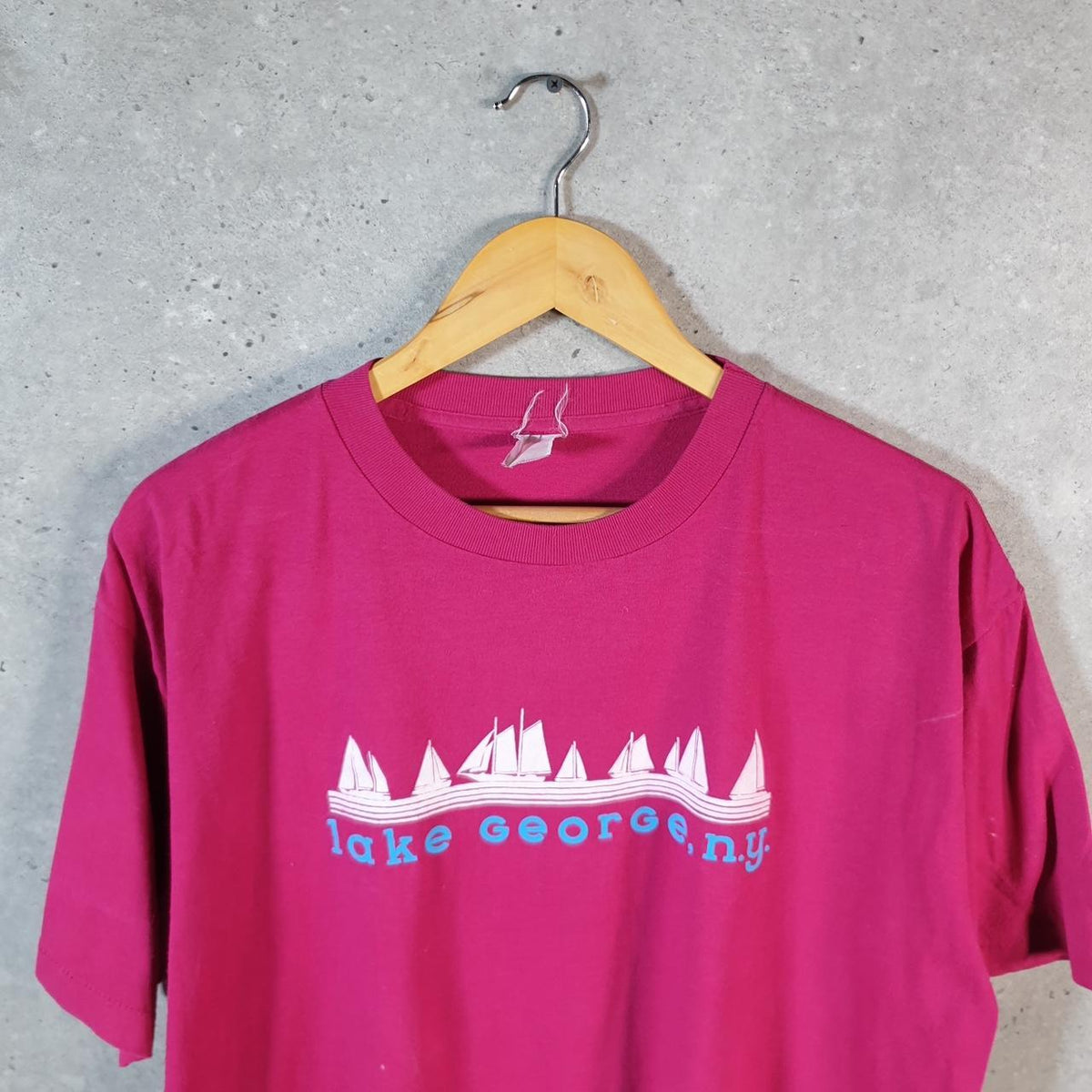 Vintage Lake George New York USA Single Stitch T Shirt Men’s Small Pink C8054