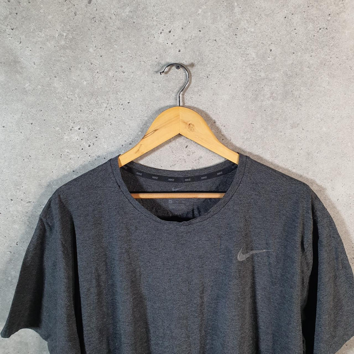 Vintage Nike Dri Fit T Shirt Men’s 2XL Grey Single Swoosh Logo Athletic Big Fish Vintage