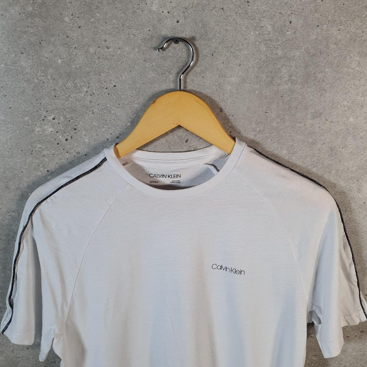 Vintage Calvin Klein Spellout T Shirt Men’s XS White Casual Sports C9834