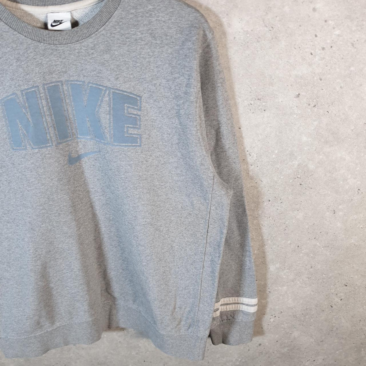 Vintage Nike Spellout Sweatshirt Womens Medium Grey Swoosh Y2K Pullover