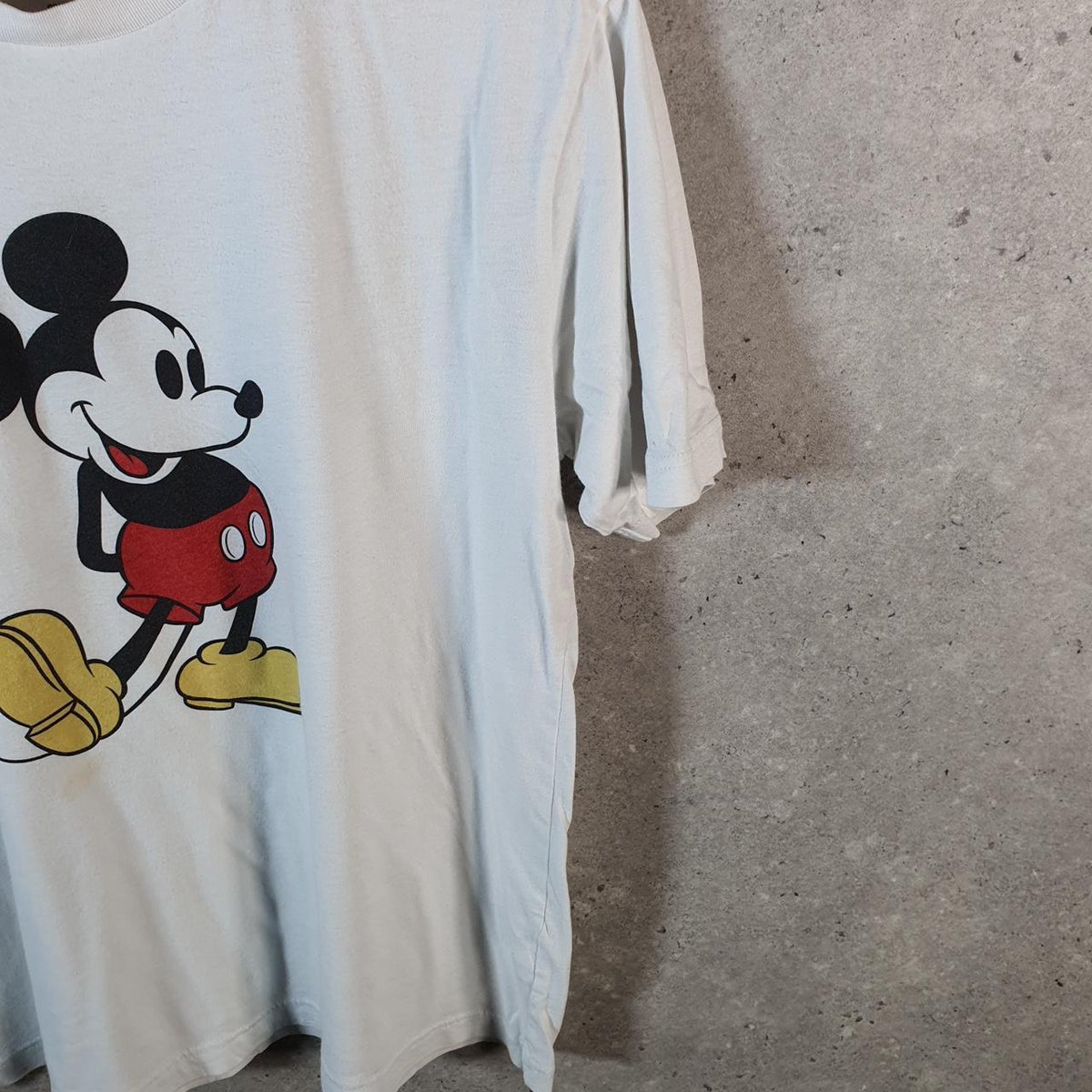 Vintage Uniqlo Disney Land Mickey Mouse T Shirt Men’s Medium White Graphic Cartoon