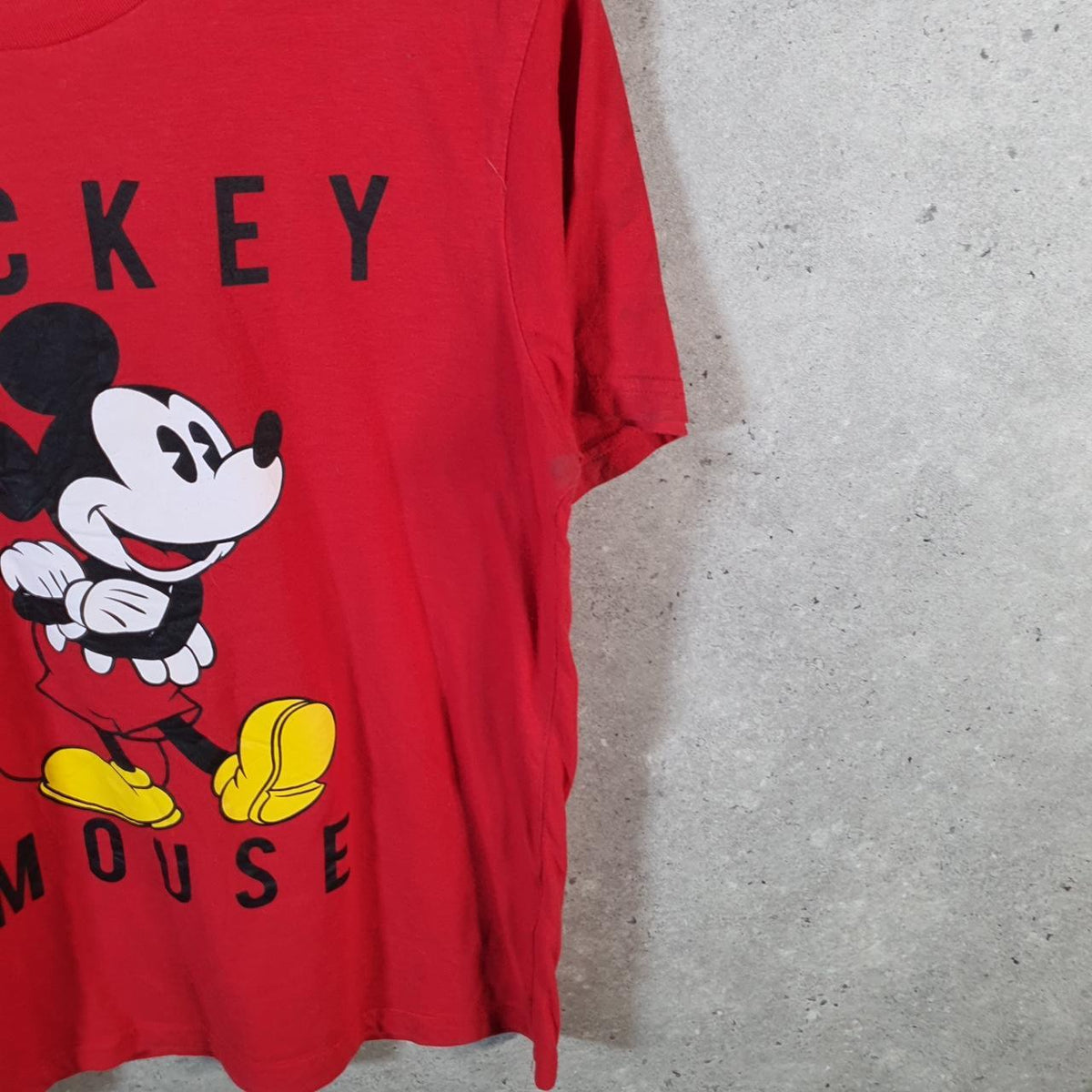 Vintage Disney Land Mickey Mouse T Shirt Men’s Medium Red Graphic Cartoon
