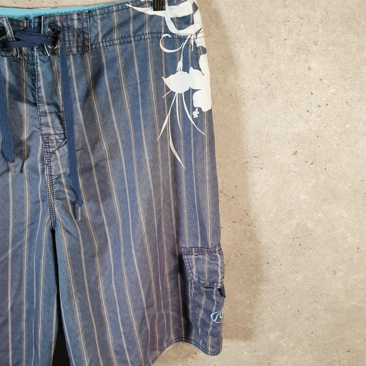 Vintage Quiksilver Shorts Jorts Chino Cargo Men’s W34 Striped Grey Baggy Cotton