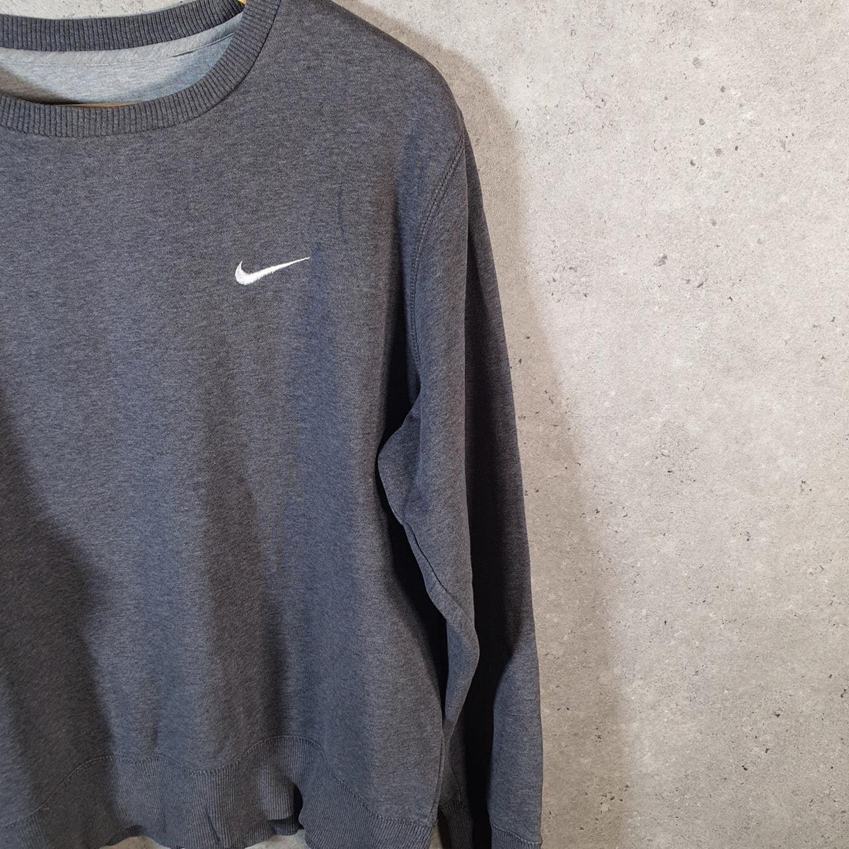Vintage Nike Club Sweatshirt Men’s Medium Grey Swoosh Y2K Pullover Logo