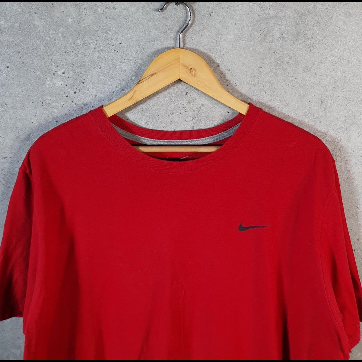Vintage Nike T Shirt Men’s XL Red Embroidered Single Swoosh Logo Athletic Big Fish Vintage
