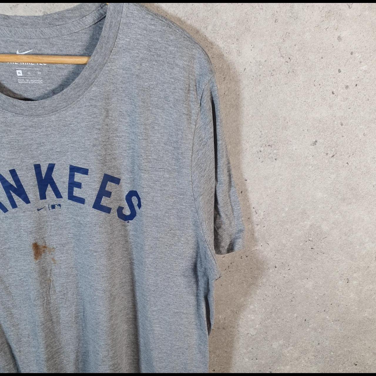 Vintage Nike MLB New York Yankees Spellout T Shirt Men’s XL Grey Swoosh Athletic