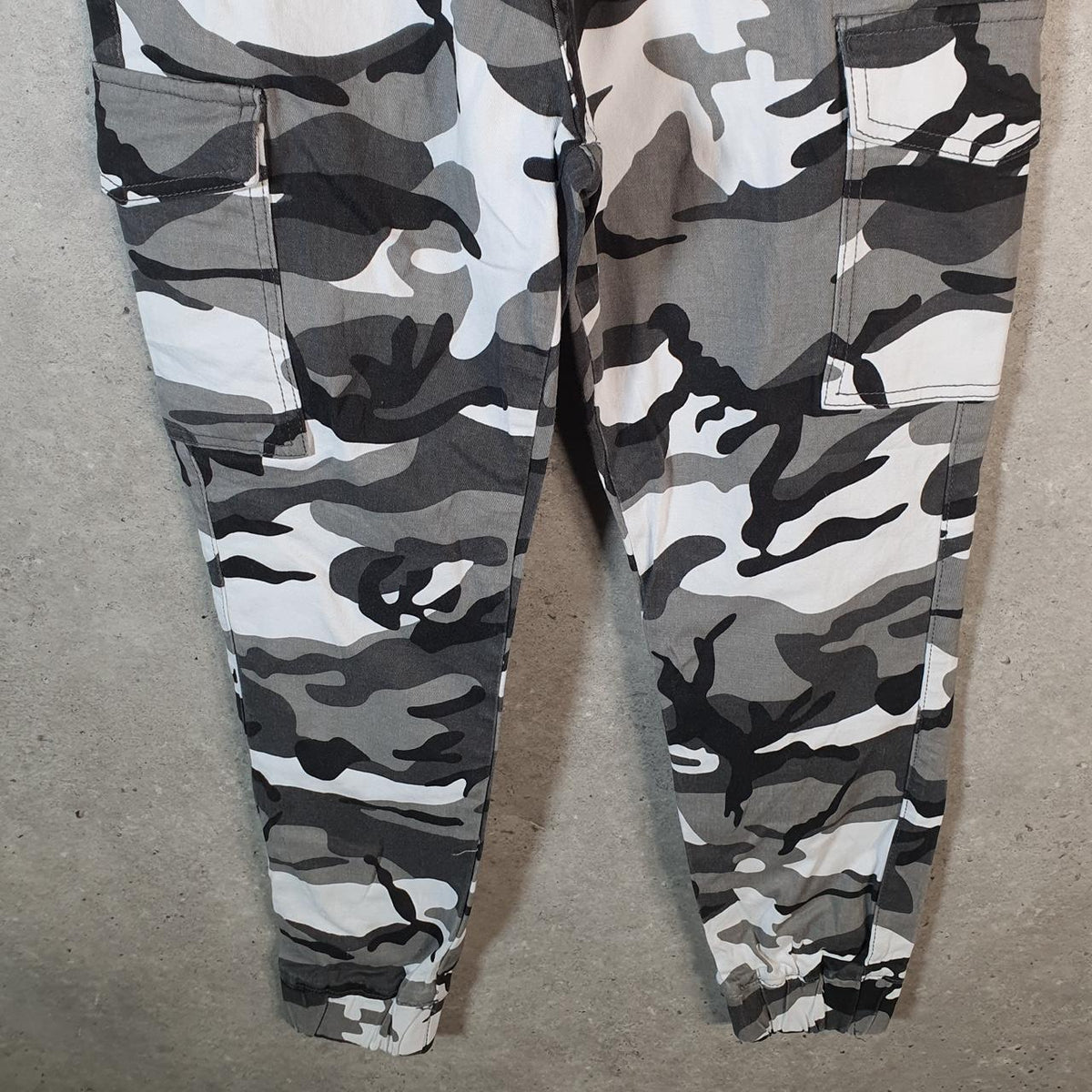 Vintage Almost Famous Camouflage Army Cargo Trousers Womens Medium Grey RealTree Big Fish Vintage