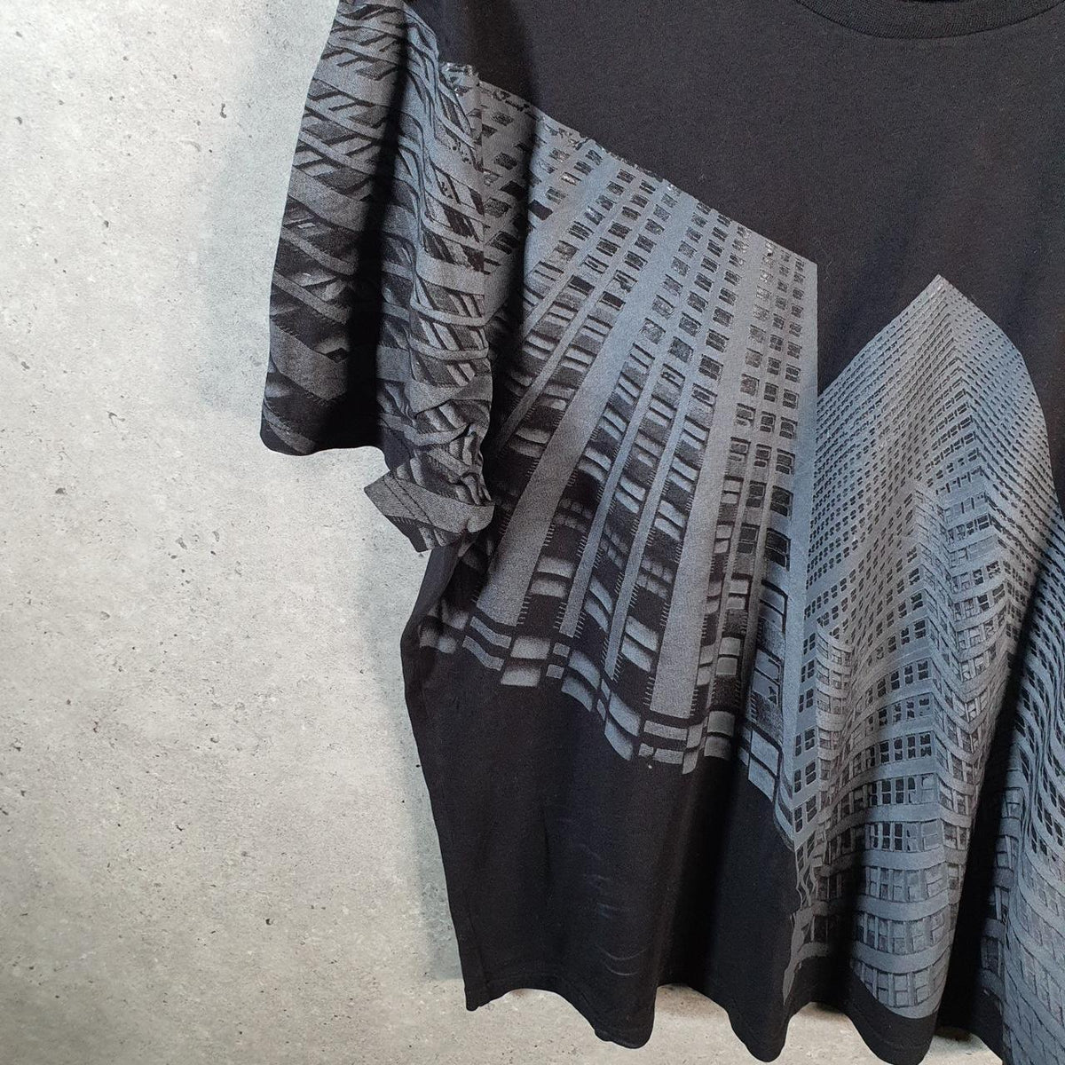 Vintage Calvin Klein Sky rise High Skyscraper T Shirt Men’s Large Black Casual Sports