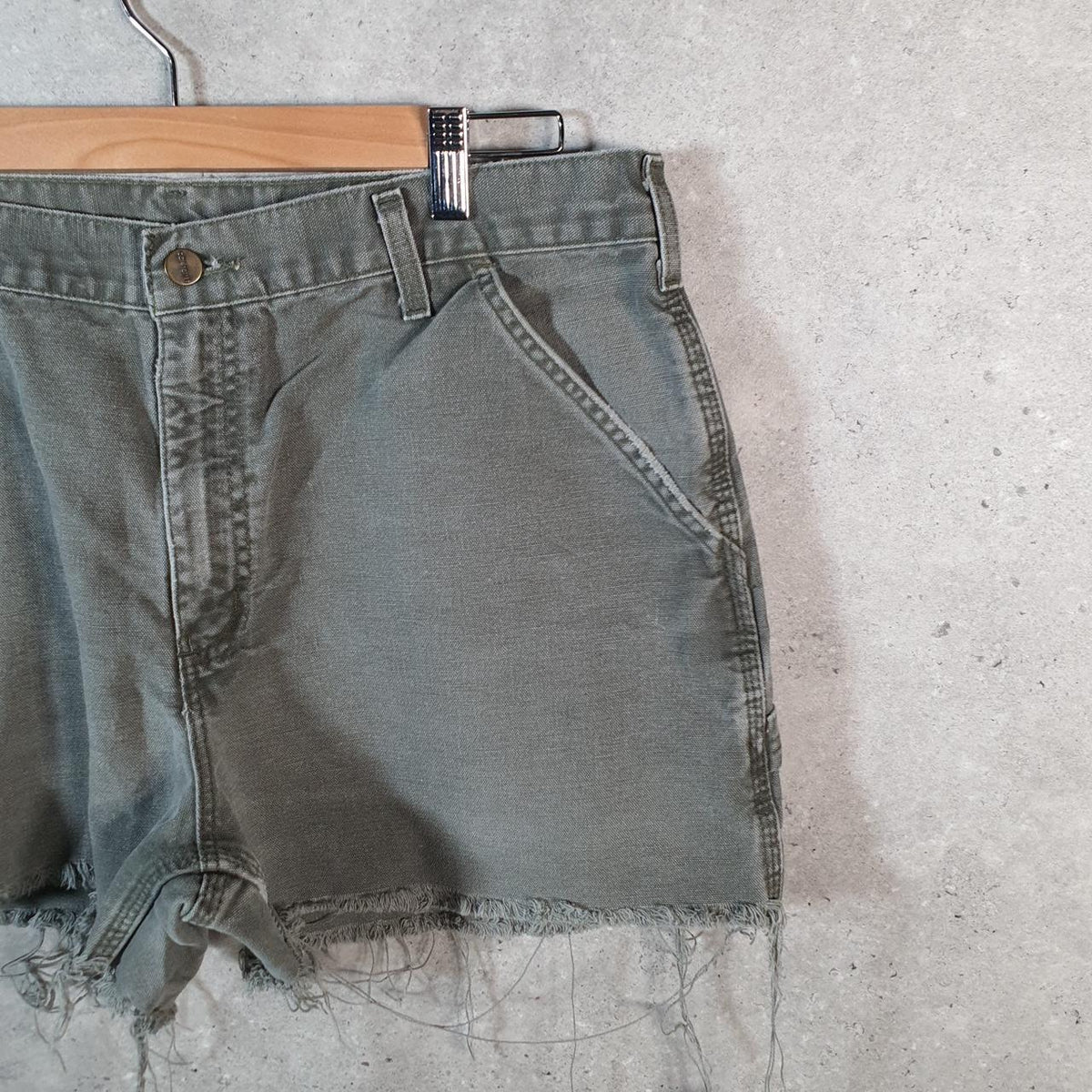 Vintage Carhartt Baggy Carpenter Shorts Jorts Cargo Men’s W36 Khaki Green Relaxed Fit Workwear Big Fish Vintage