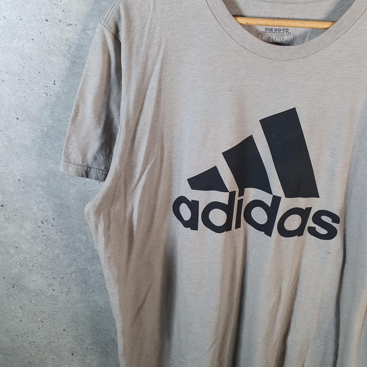 Vintage Adidas Go Tee Performance T Shirt Shirt Men’s XL Brown Three Stripes Logo Athletic
