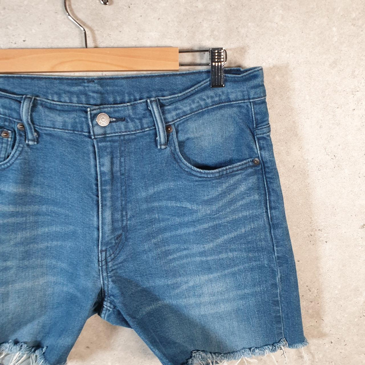 Vintage Levi’s 560 Cut off Shorts Jorts Cargo Men’s W34 Blue Relaxed Denim