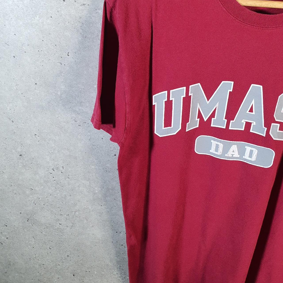 Vintage Champion Embroidered Spellout Umass Dad T Shirt Men’s Medium Red USA Athletic