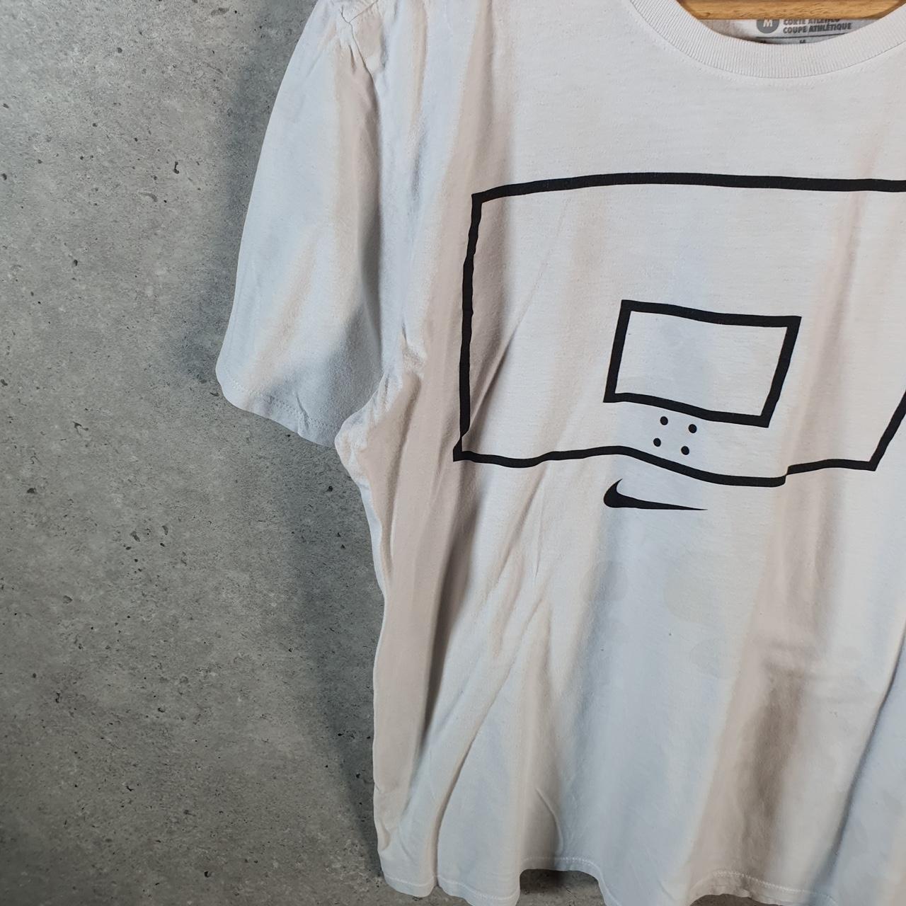 Vintage Nike Graphic T Shirt Men’s Medium White Logo Swoosh Loose Fit Athletic