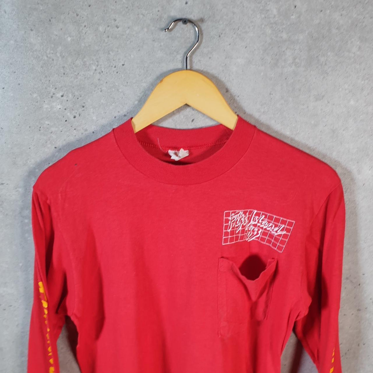 Vintage Hi Cru Fiji Island 1983 Graphic USA Single Stitch T Shirt Men’s Small Red
