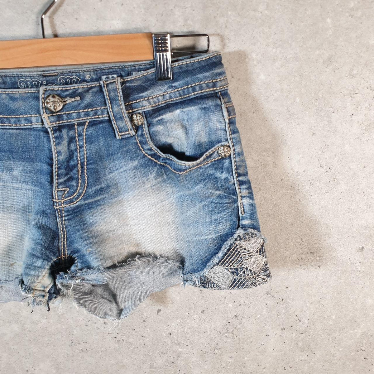 Vintage Miss Me Baggy Y2K Hip Hop Jeans Shorts Jorts Womens W28 Blue Denim Low Rise