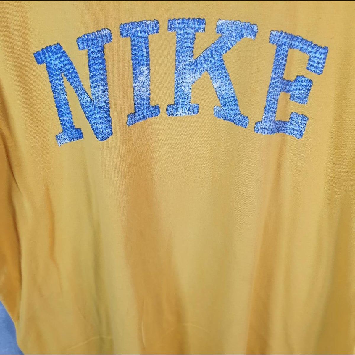 Vintage Nike Spellout Club T Shirt Men’s XL yellow Logo Swoosh Athletic C9789