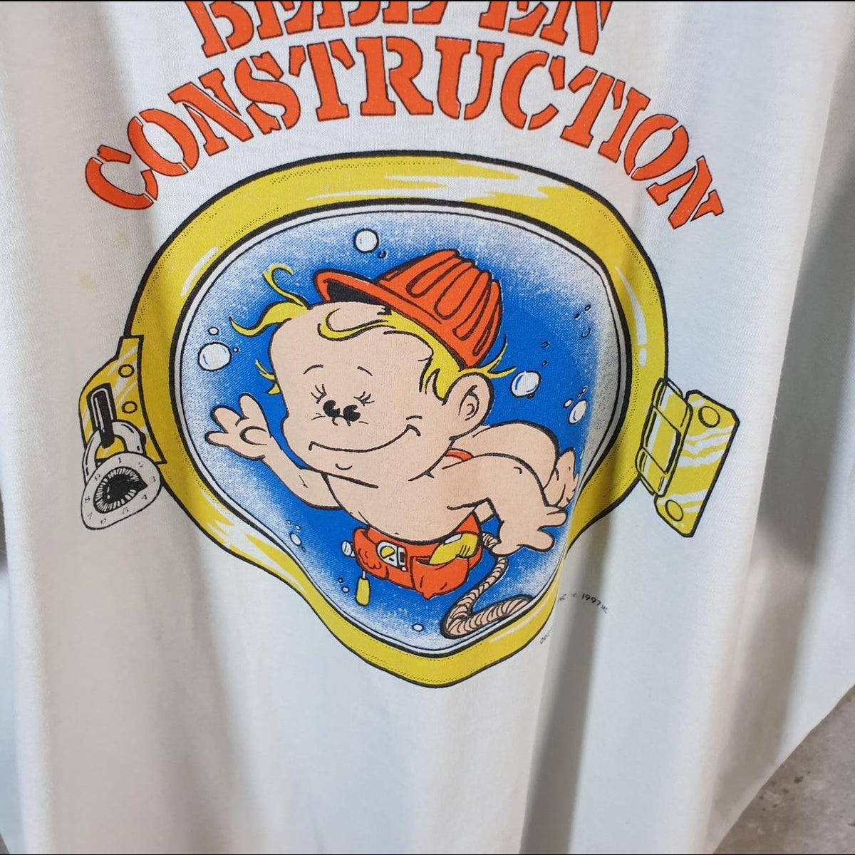Vintage Baby In Construction Graphic USA 90s Single Stitch T Shirt Men’s Medium White C8914