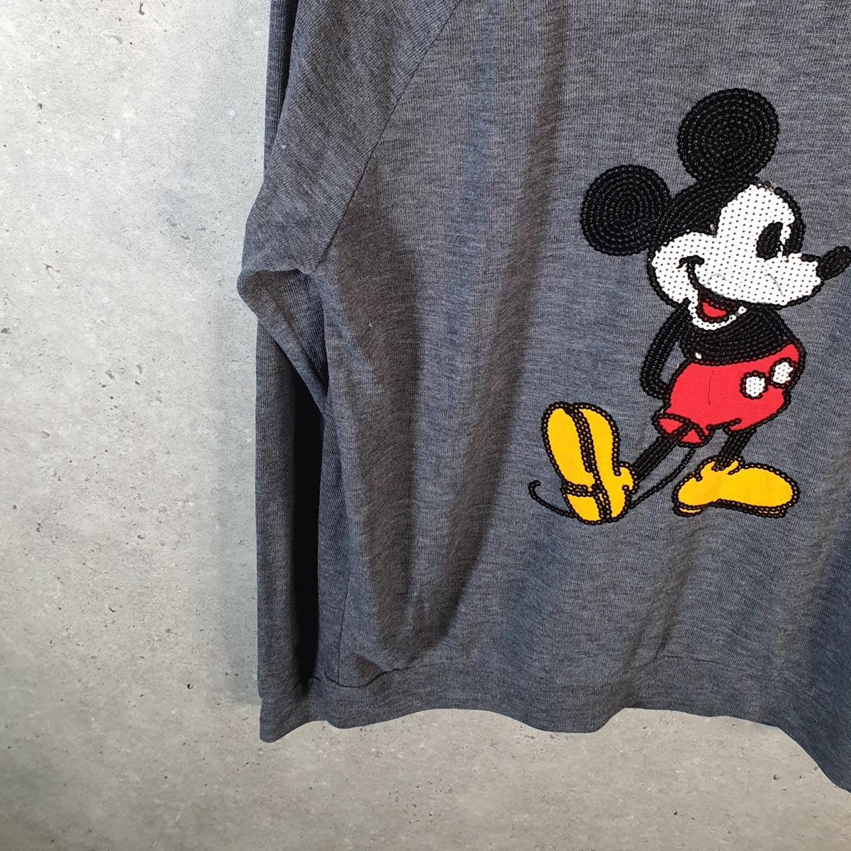 Vintage Walter Disney World Mickey Mouse Knit Sweater Womens Medium Grey Logo Winter
