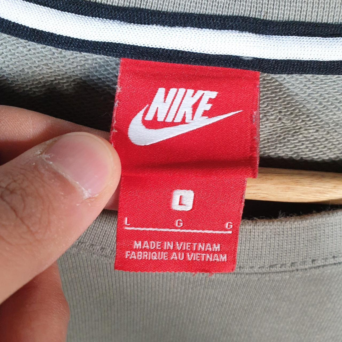Vintage Nike Club Sweatshirt Mens Large Grey Swoosh Y2K Pullover Embroidered Logo