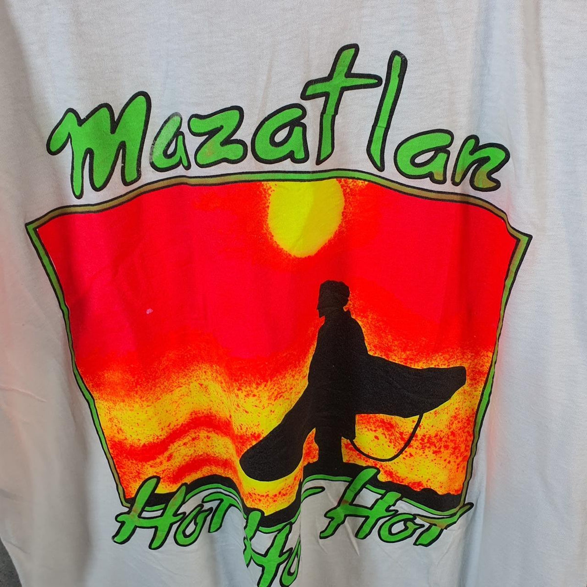 Vintage Yazbeh Mazatlan Hot Hot Surfing 90s USA Single Stitch T Shirt Men’s Small White