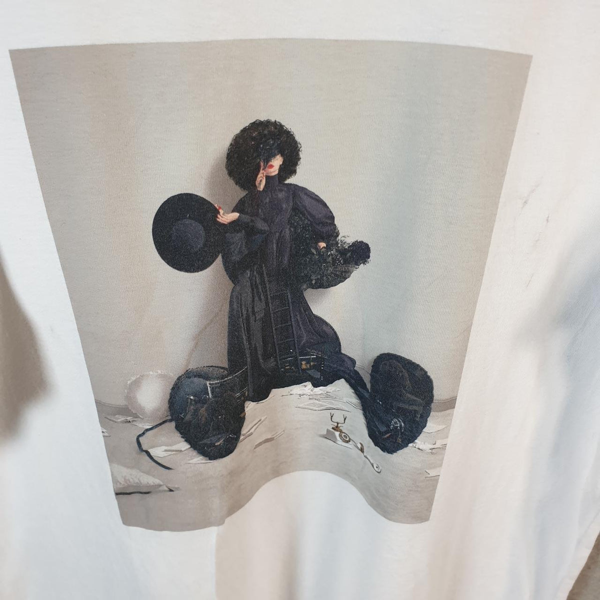 Vintage Uniqlo Disney Yuni Yoshida T Shirt Shirt Men’s  Medium White Graphic Cartoon C9961