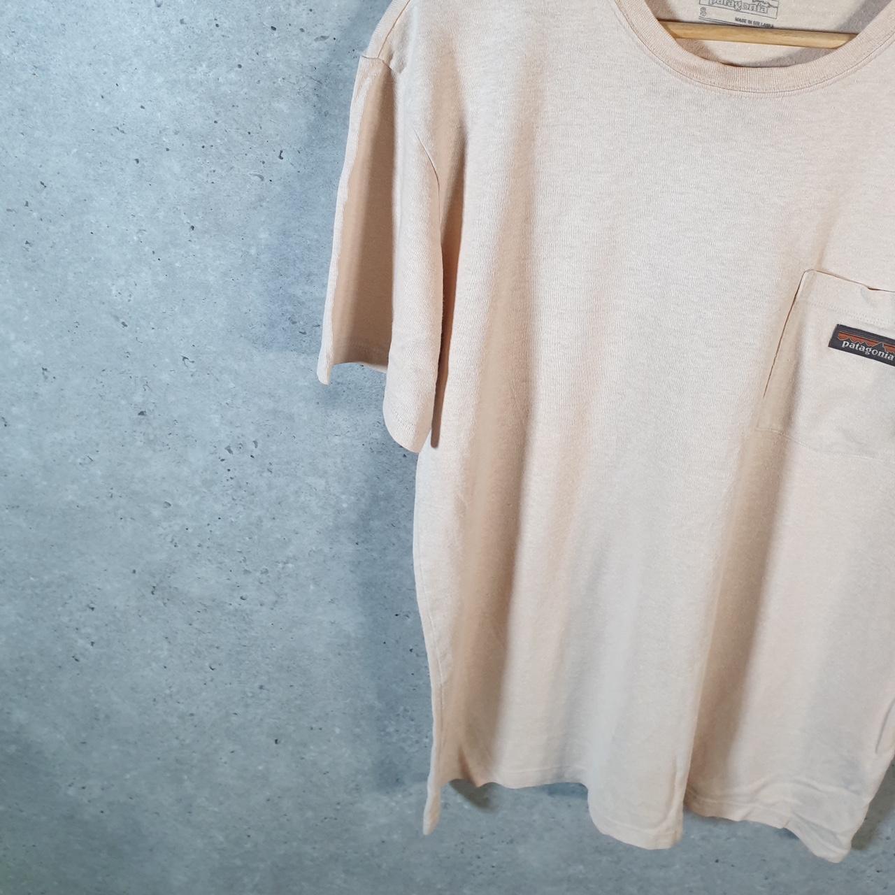 Vintage Patagonia Organic Cotton T Shirt Men’s Small Pink Regular Fit Spellout Logo