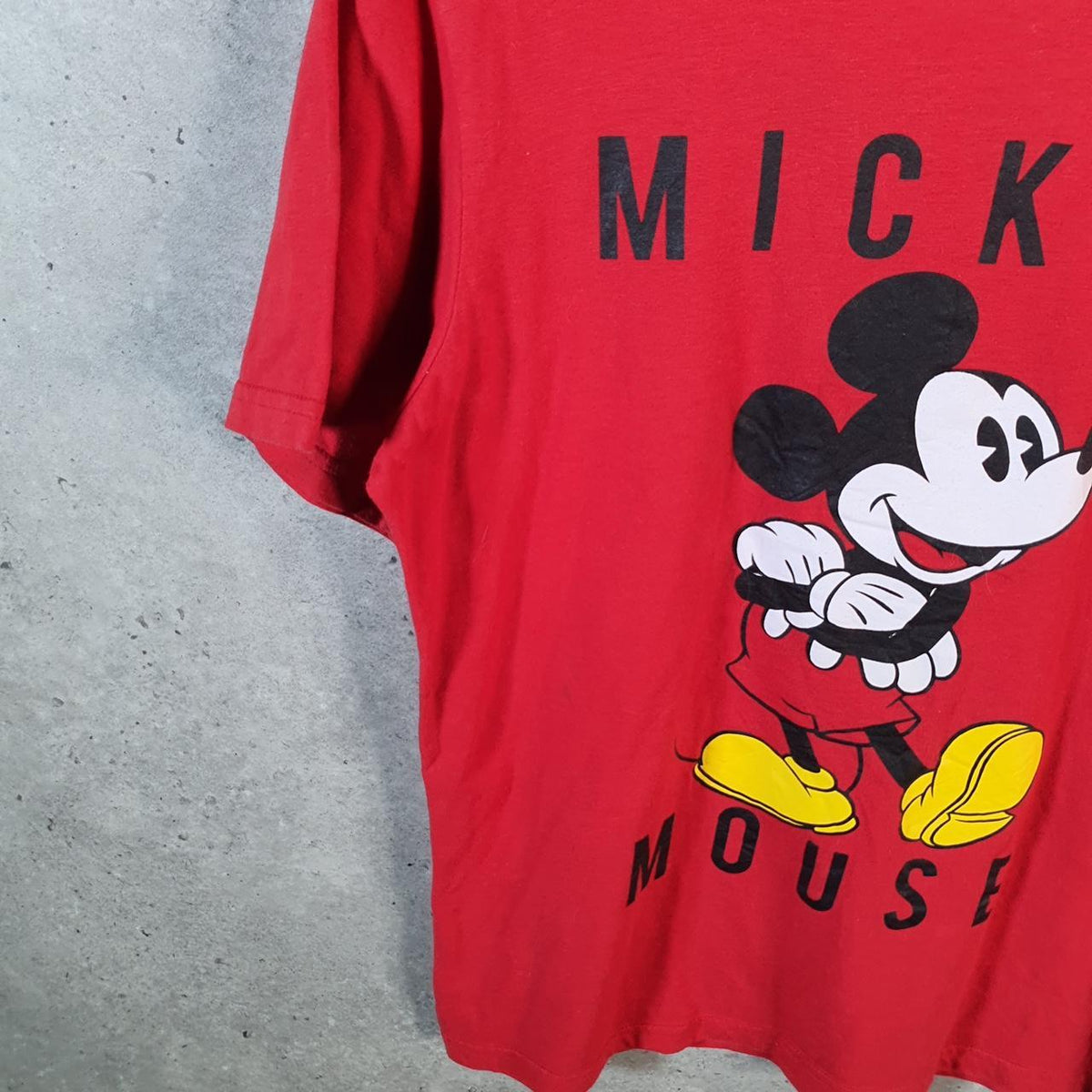 Vintage Disney Land Mickey Mouse T Shirt Men’s Medium Red Graphic Cartoon