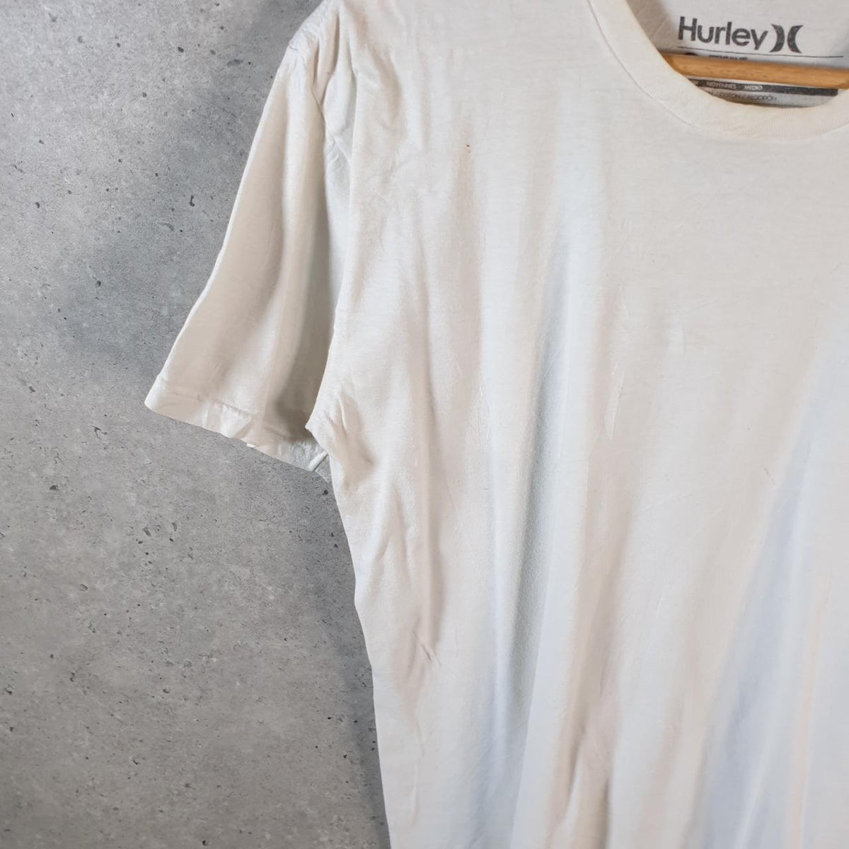 Vintage Hurley T Shirt Men’s White Medium Casual Sports Logo Athletic