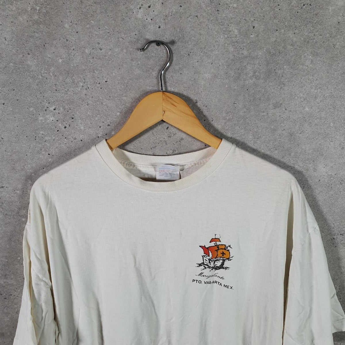 Vintage Hanes Heavyweight Marigalante Pirate USA 90s Single Stitch T Shirt Men’s XL White Big Fish Vintage