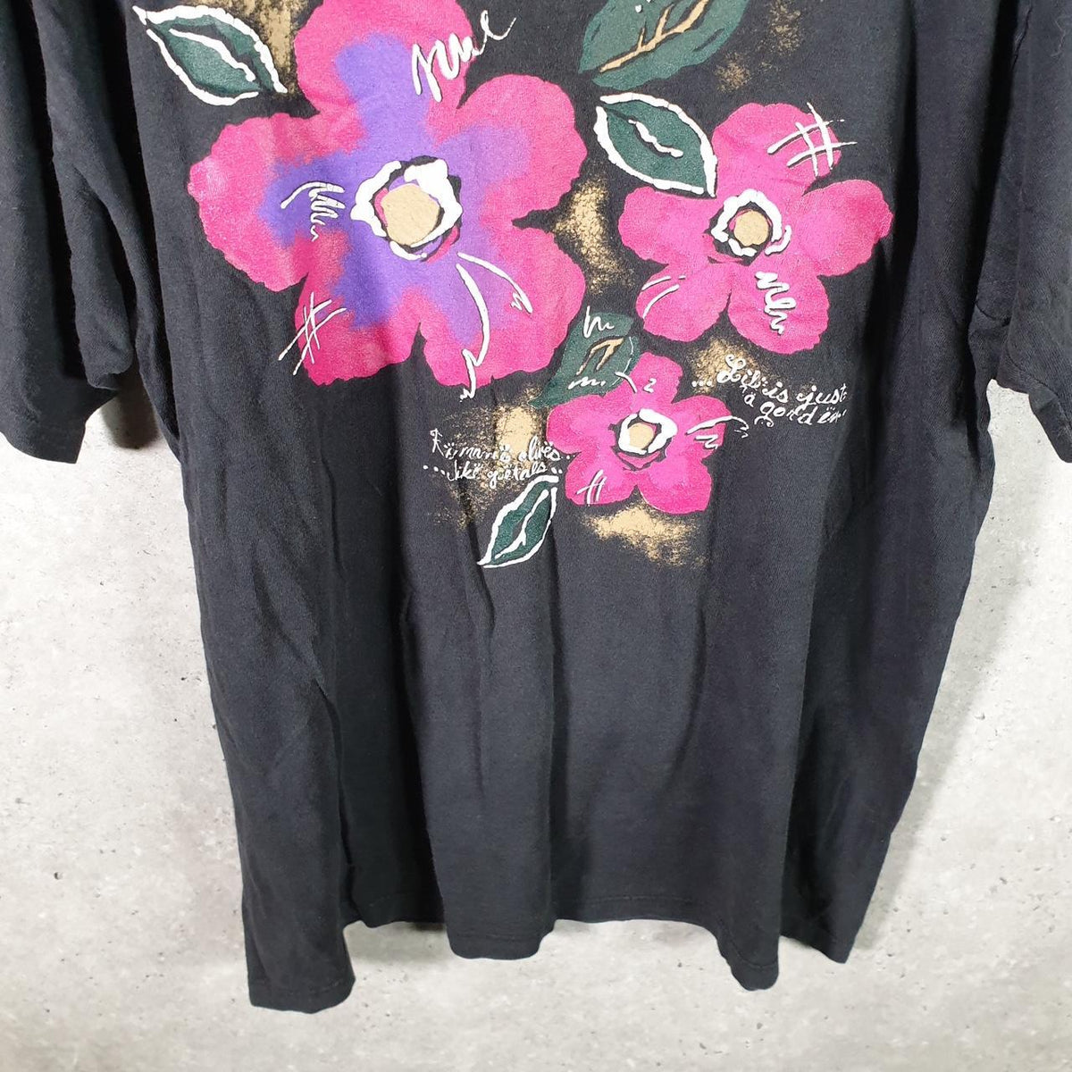 Vintage Hanes Her Way Flowers Graphic 90s USA Single Stitch T Shirt Womens XL Black Big Fish Vintage