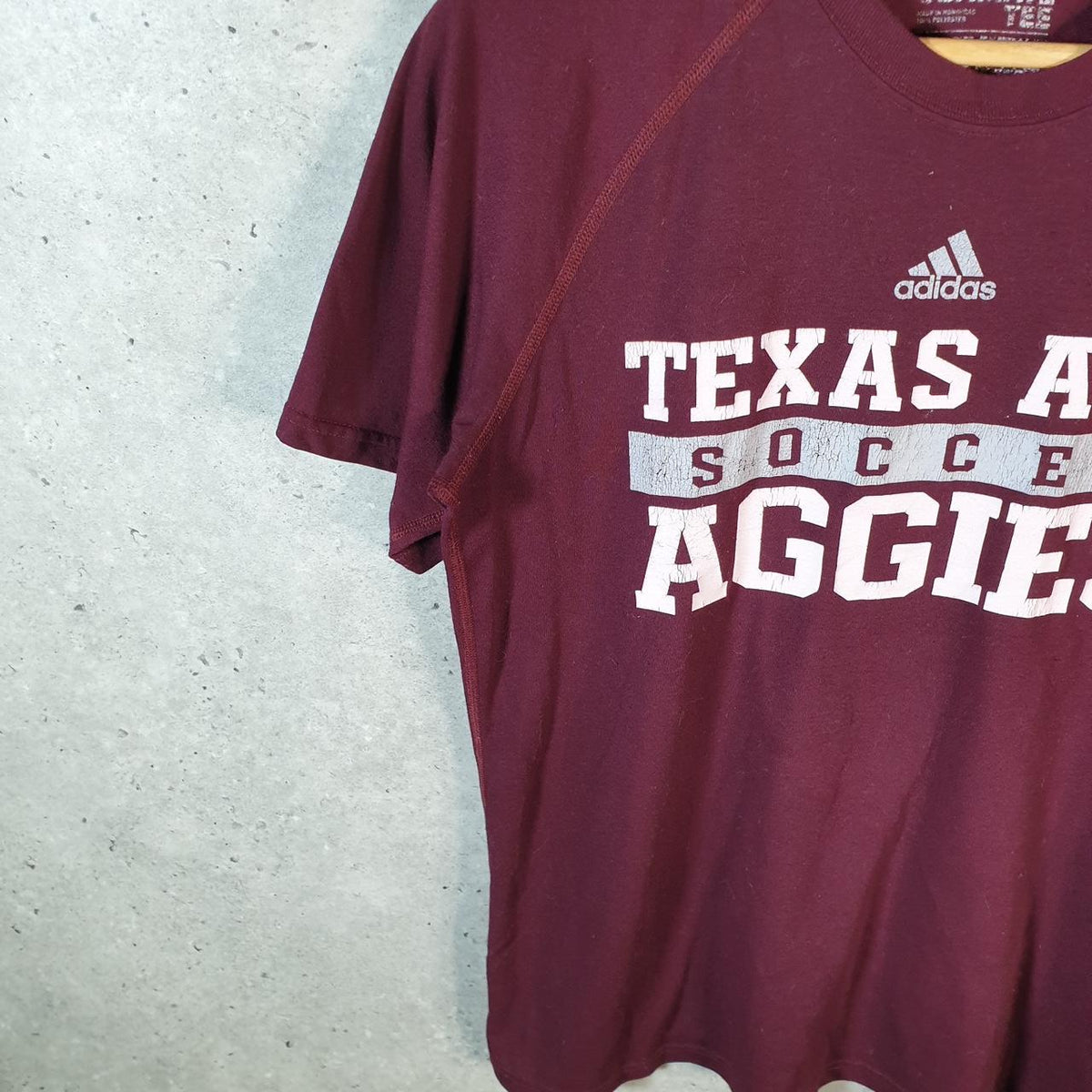 Vintage Adidas Ultimate Texas Aggies T Shirt Men’s Medium Burgundy Three Stripes Logo Athletic