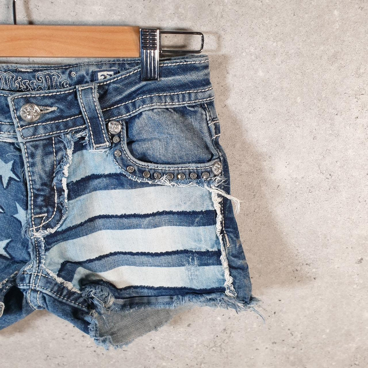 Vintage Miss Me Baggy Y2K Hip Hop Jeans Shorts Jorts Womens W27 Blue Denim Low Rise