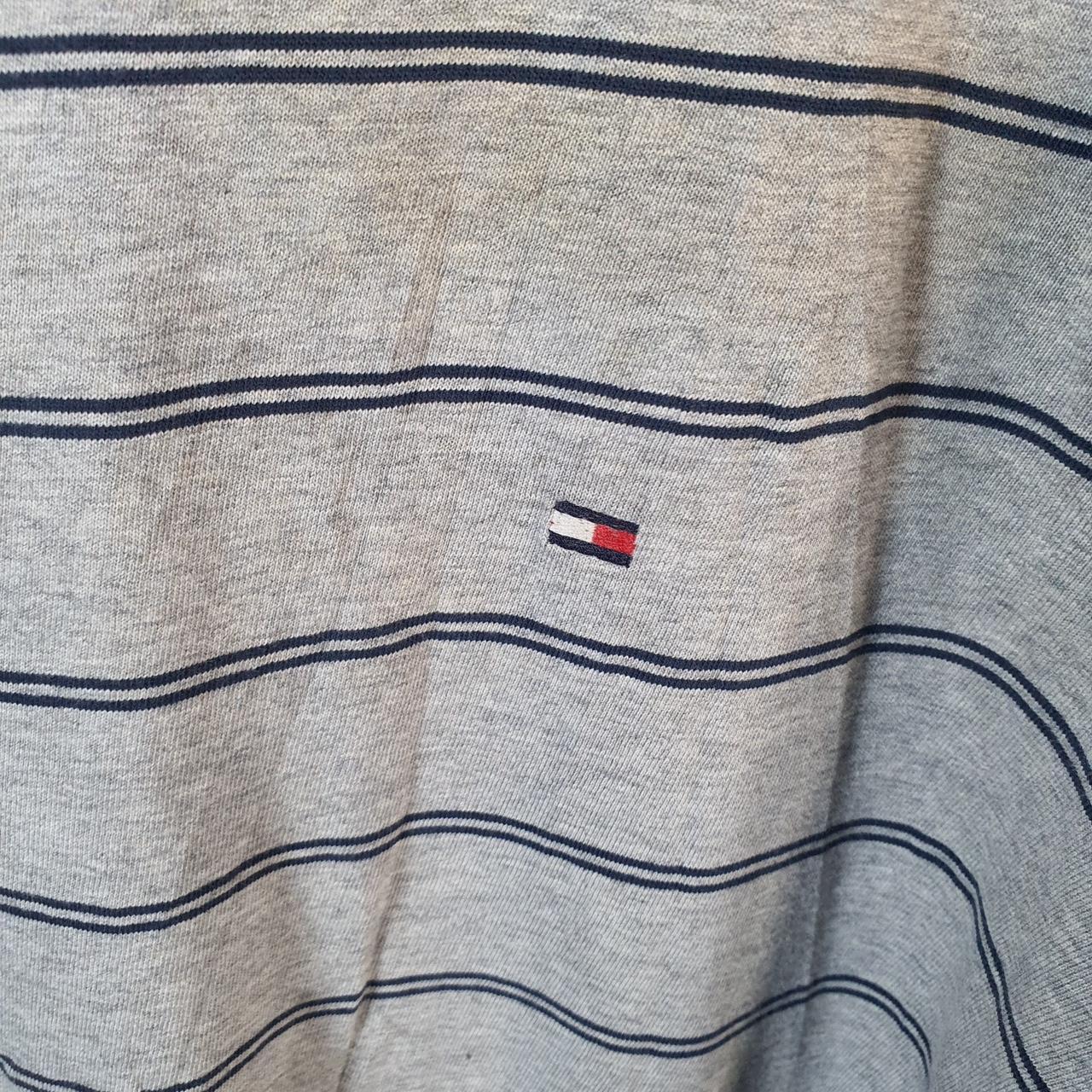 Vintage Tommy Hilfiger T Shirt Men’s Medium Grey Striped Custom Fit Embroidered Logo