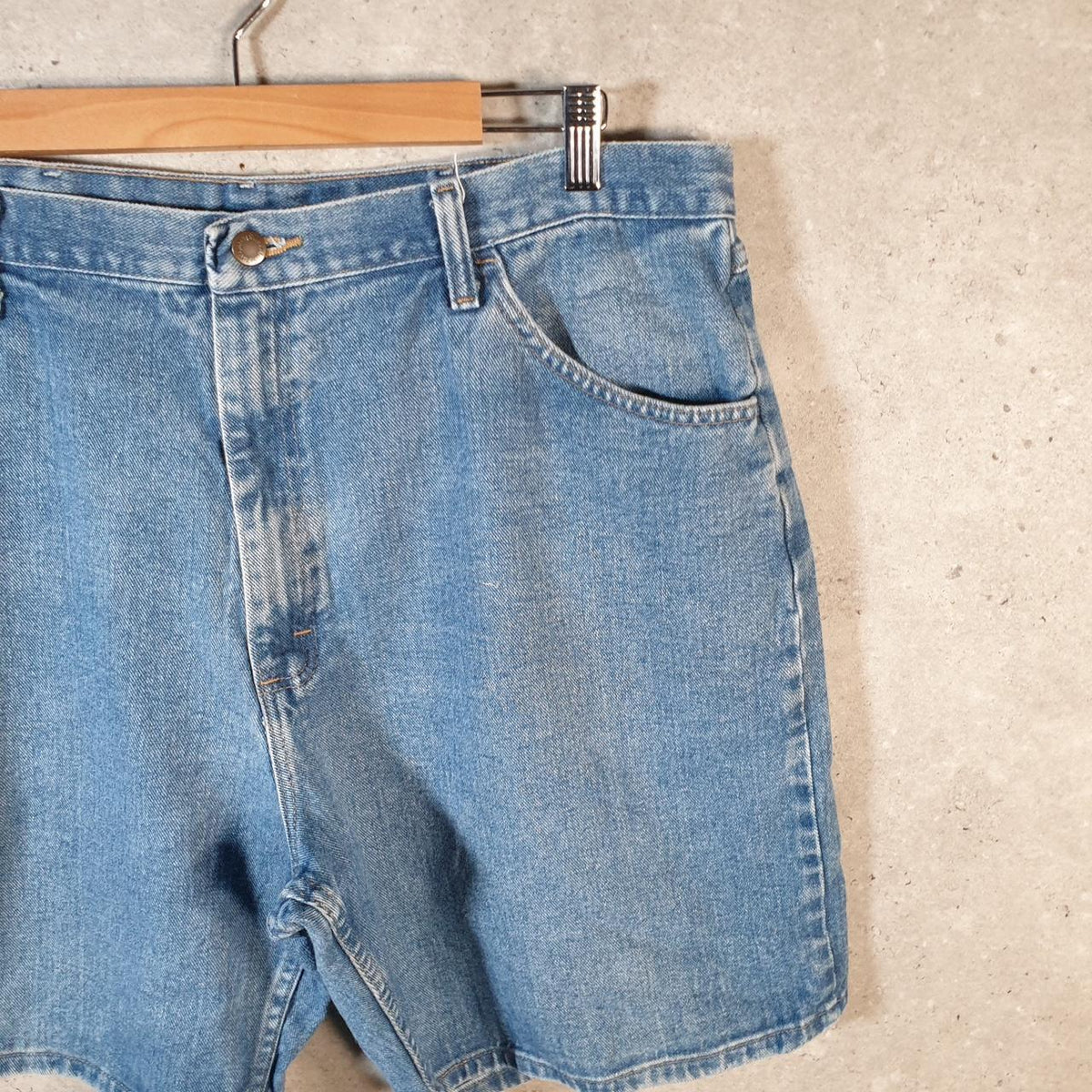 Vintage Wrangler Denim Shorts Jorts Cargo Men’s W40 Relaxed Blue Baggy Cotton
