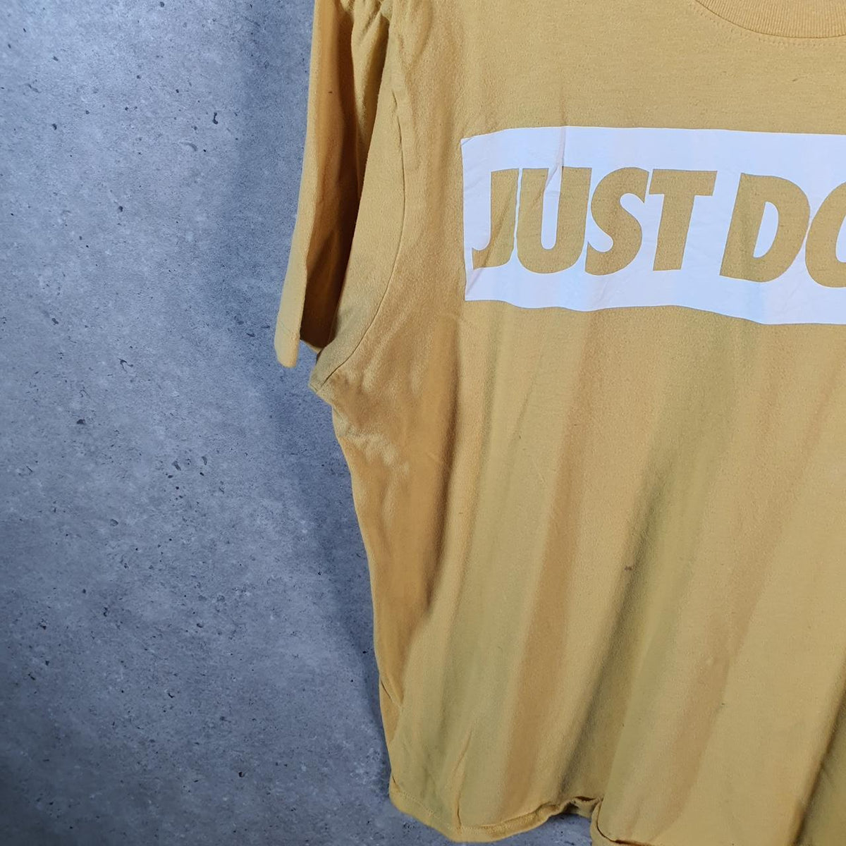 Vintage Nike Just Do It Spellout T Shirt Men’s Medium Yellow Logo Swoosh Athletic