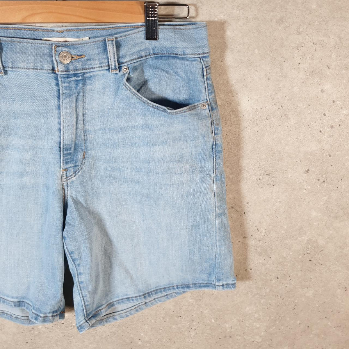 Vintage Levi’s Baggy Shorts Jorts Cargo Womens W29 Blue Relaxed Denim