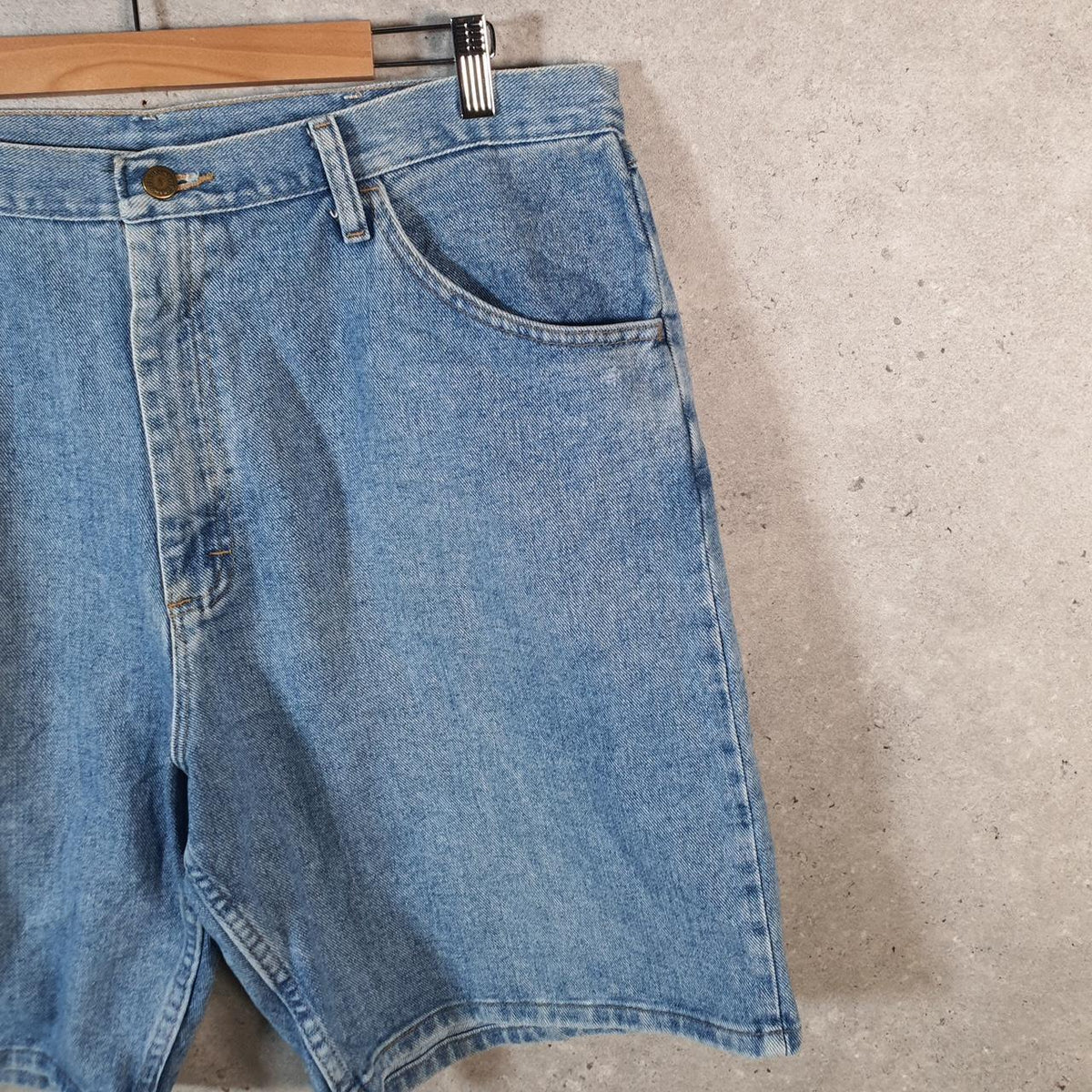 Vintage Wrangler Baggy Shorts Jorts Cargo Men’s W38 Blue Relaxed Denim Big Fish Vintage