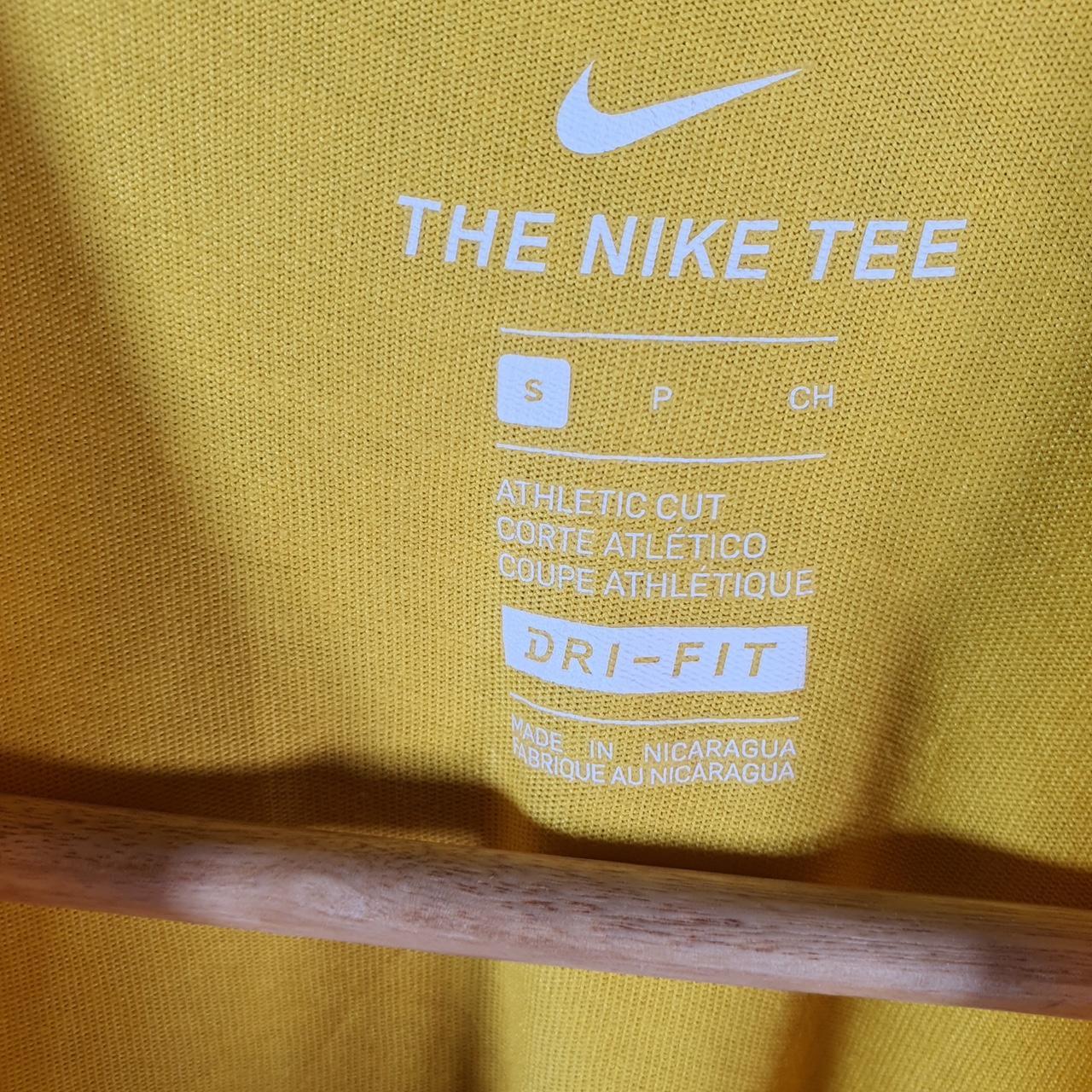 Vintage Nike Dri Fit T Shirt Men’s Small Yellow Logo Printed Swoosh Athletic