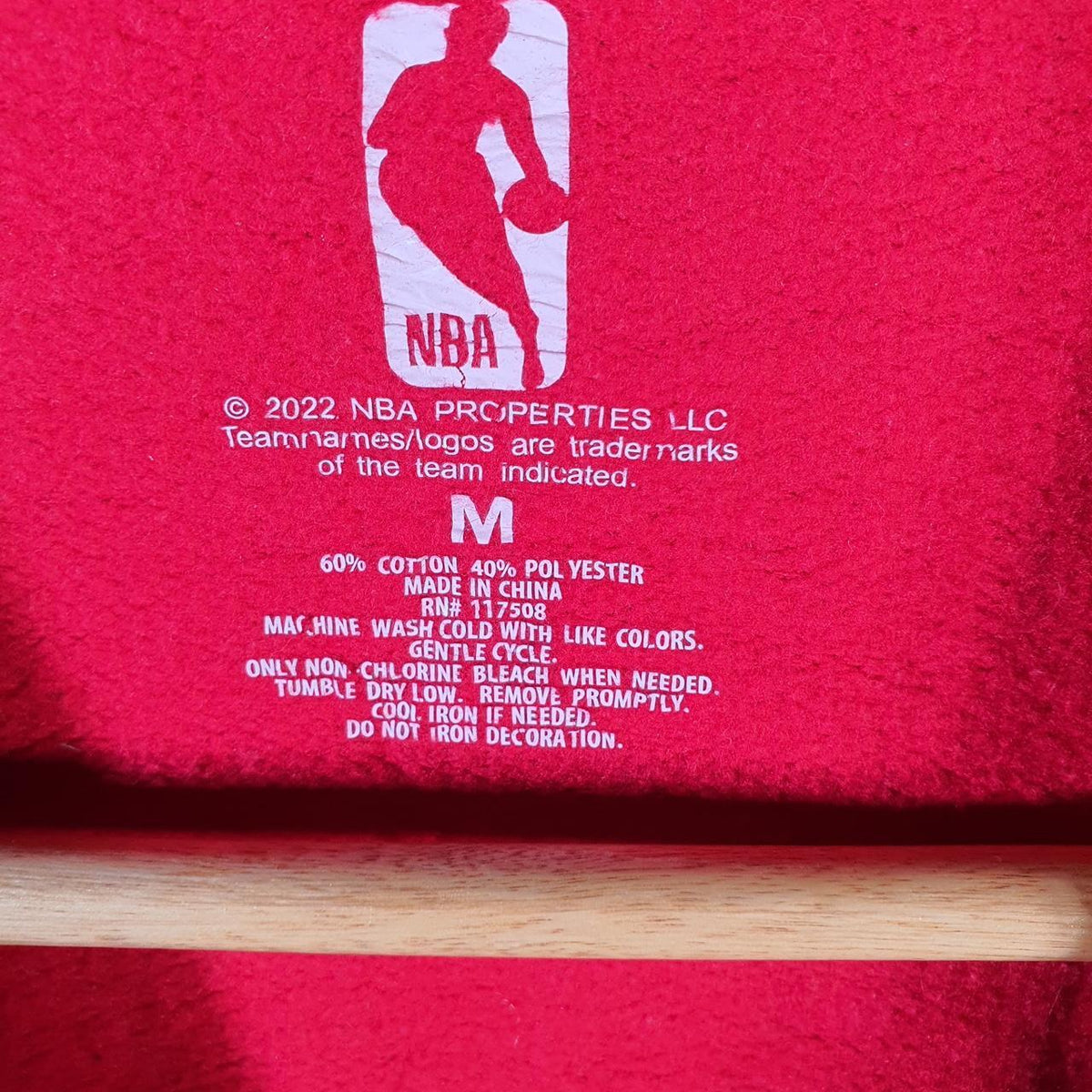 Vintage NBA Chicago Bulls Knit Sweater Men’s Medium Red Y2K Pullover American