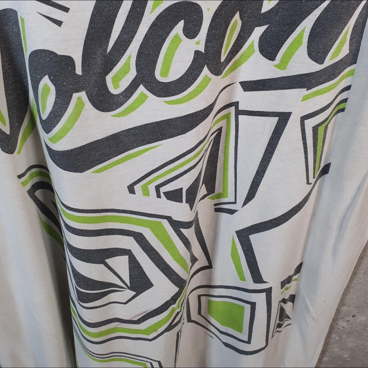 Vintage Volcom Y2K Spellout T Shirt Shirt Men’s Medium Beige Logo Graphic C9733