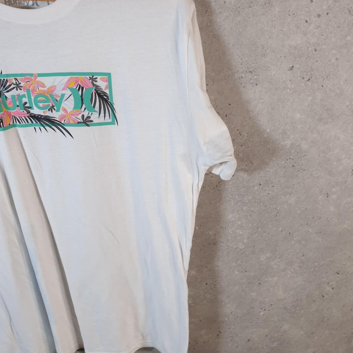 Vintage Hurley Graphic T Shirt Men’s White Medium Casual Sports Logo Athletic