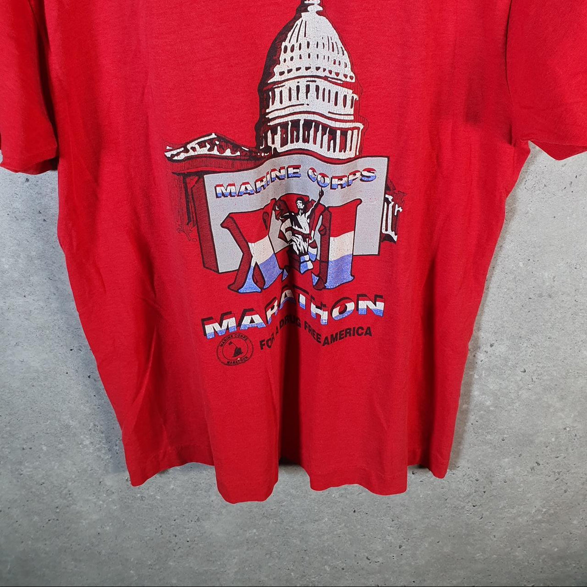 Vintage Marine Corps Marathon 90s USA Screen Stars Single Stitch T Shirt Men’s Large Red Big Fish Vintage