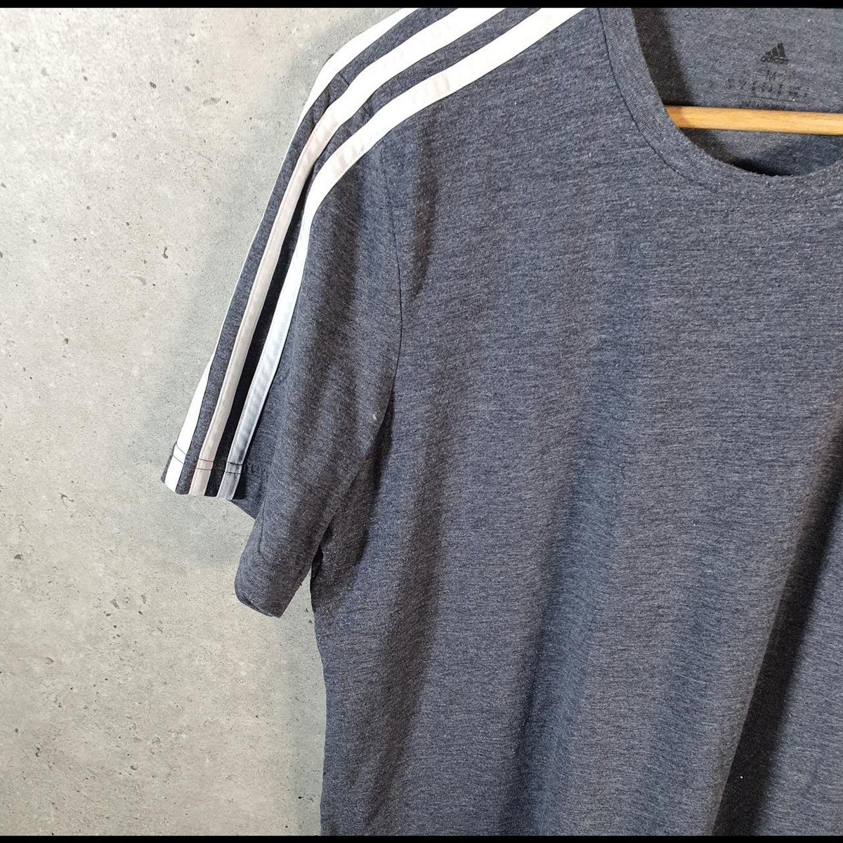 Vintage Adidas Spellout T Shirt Men’s Medium Grey Three Stripes Logo Athletic
