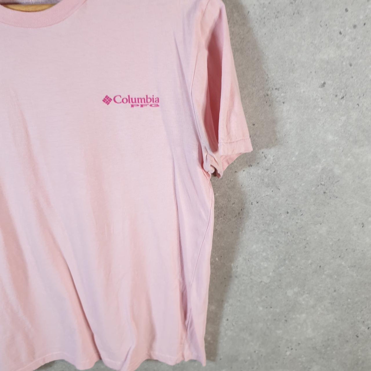 Vintage Columbia USA Flag T Shirt Shirt Men’s Medium Pink Logo Athletic