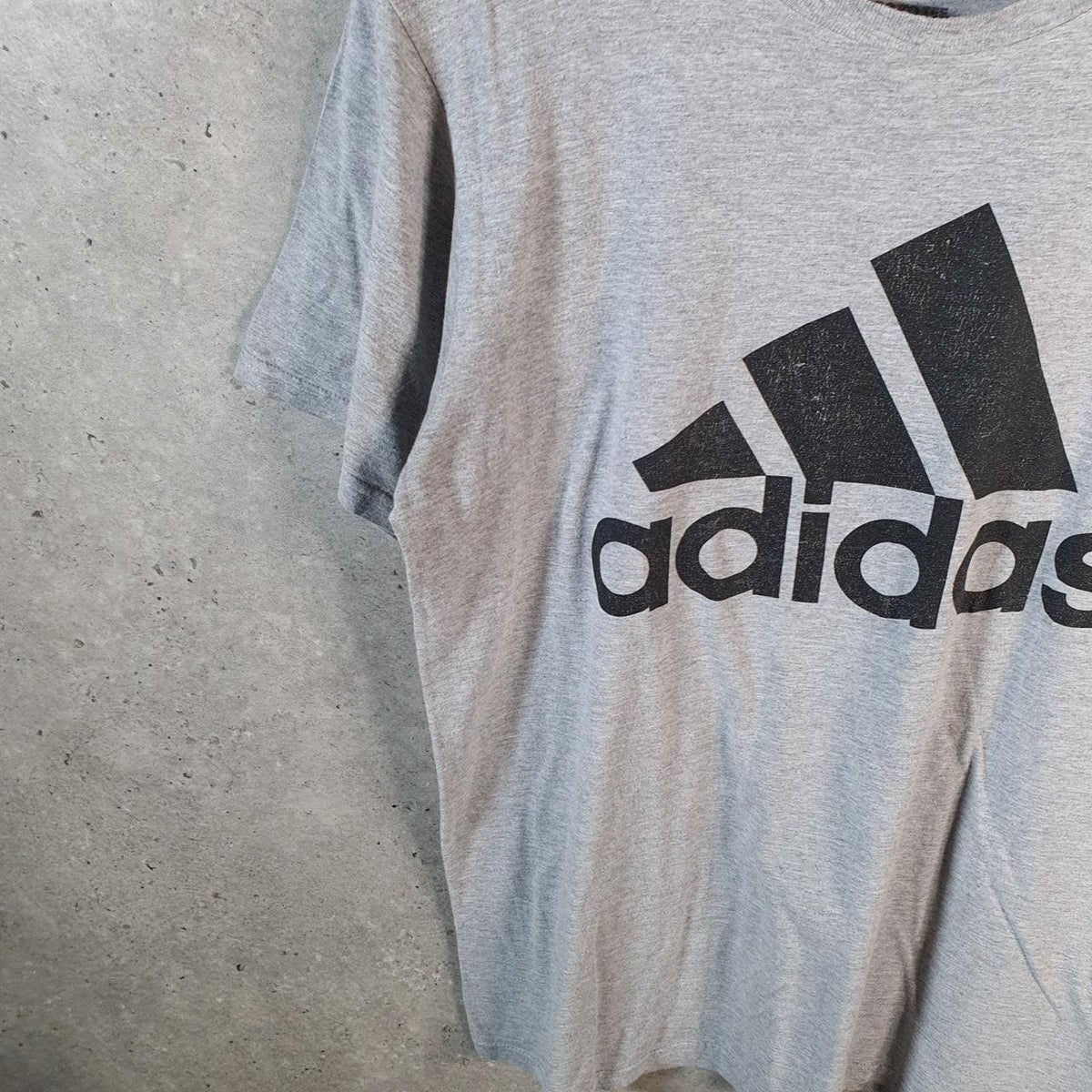 Vintage Adidas Go Tee T Shirt Men’s Medium Grey Three Stripes Logo Athletic