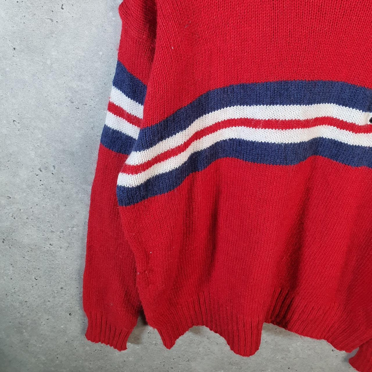 Vintage Walter Disney World Mickey Mouse Knit Sweatshirt Womens XL Red Logo Winter